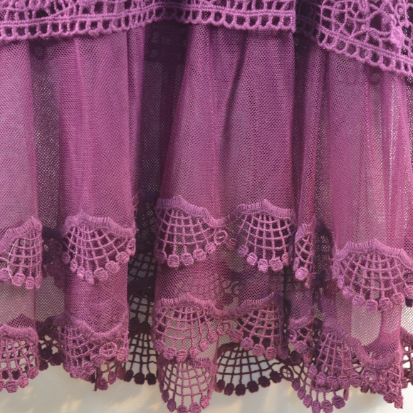 Wine/Burgandy embroidered Lace Top SZ L - Picture 8 of 10